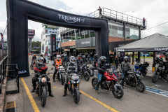 Capacitan motociclistas en conducción y seguridad